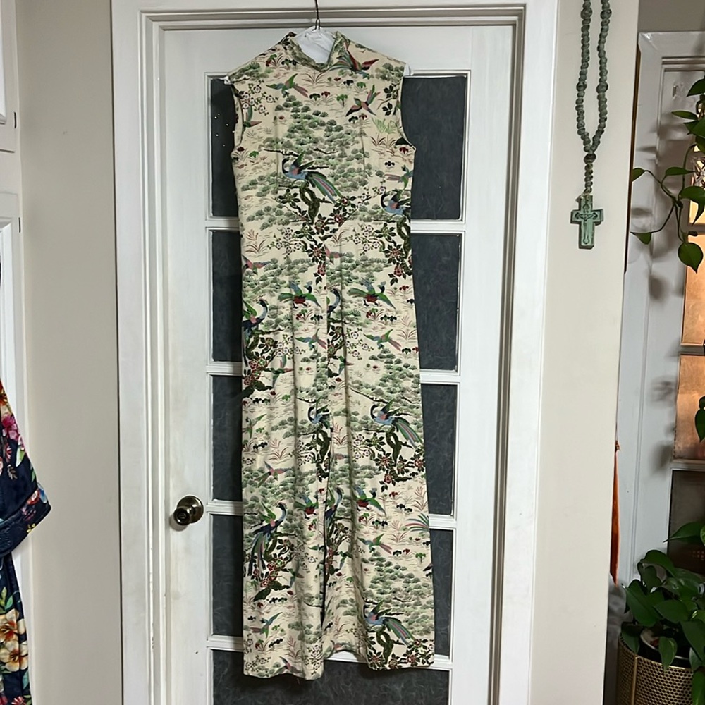 Absolutely gorgeous vintage Asian style dresss  with phoenix and floral fabric